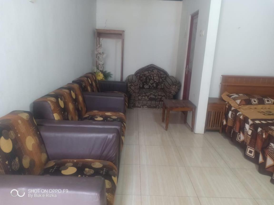 Warung Rizka Apartamento Probolinggo Exterior foto