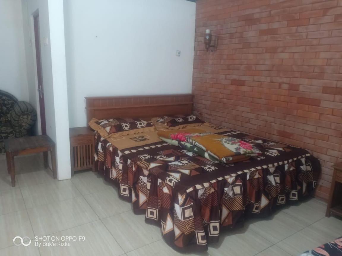 Warung Rizka Apartamento Probolinggo Exterior foto